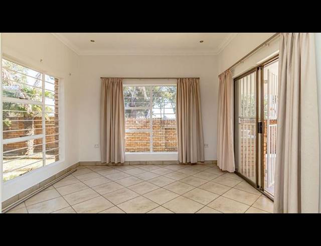 3 BEDROOM CLUSTER FOR SALE IN POMONA